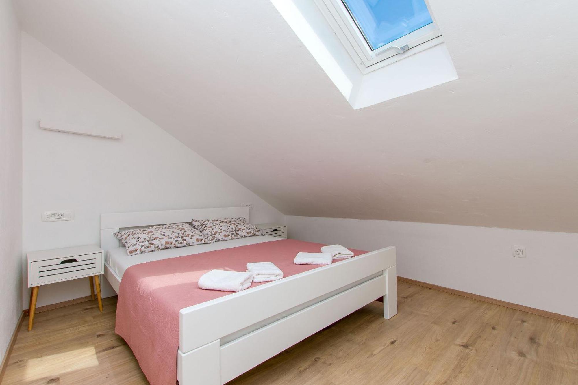 Apartment Petea Omiš Εξωτερικό φωτογραφία