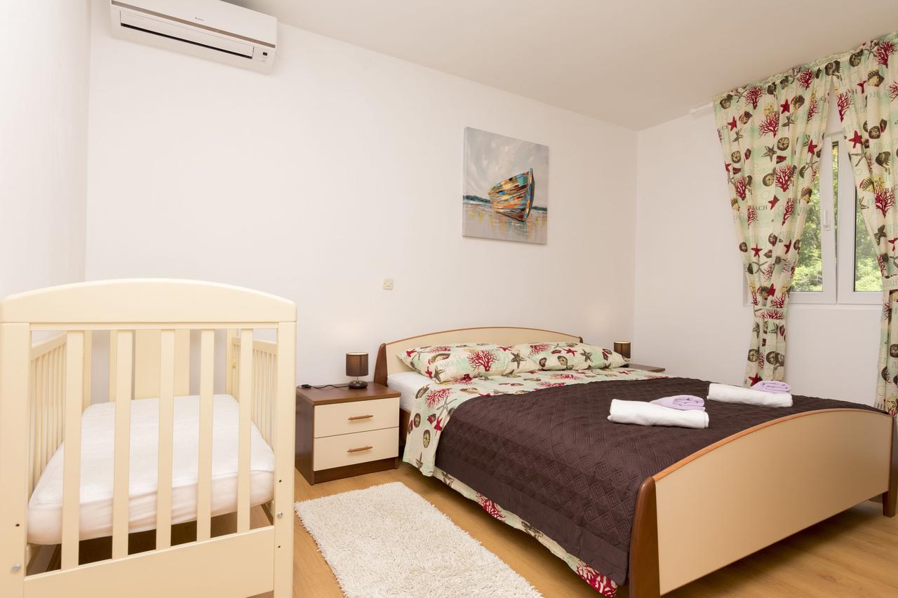 Apartment Petea Omiš Δωμάτιο φωτογραφία