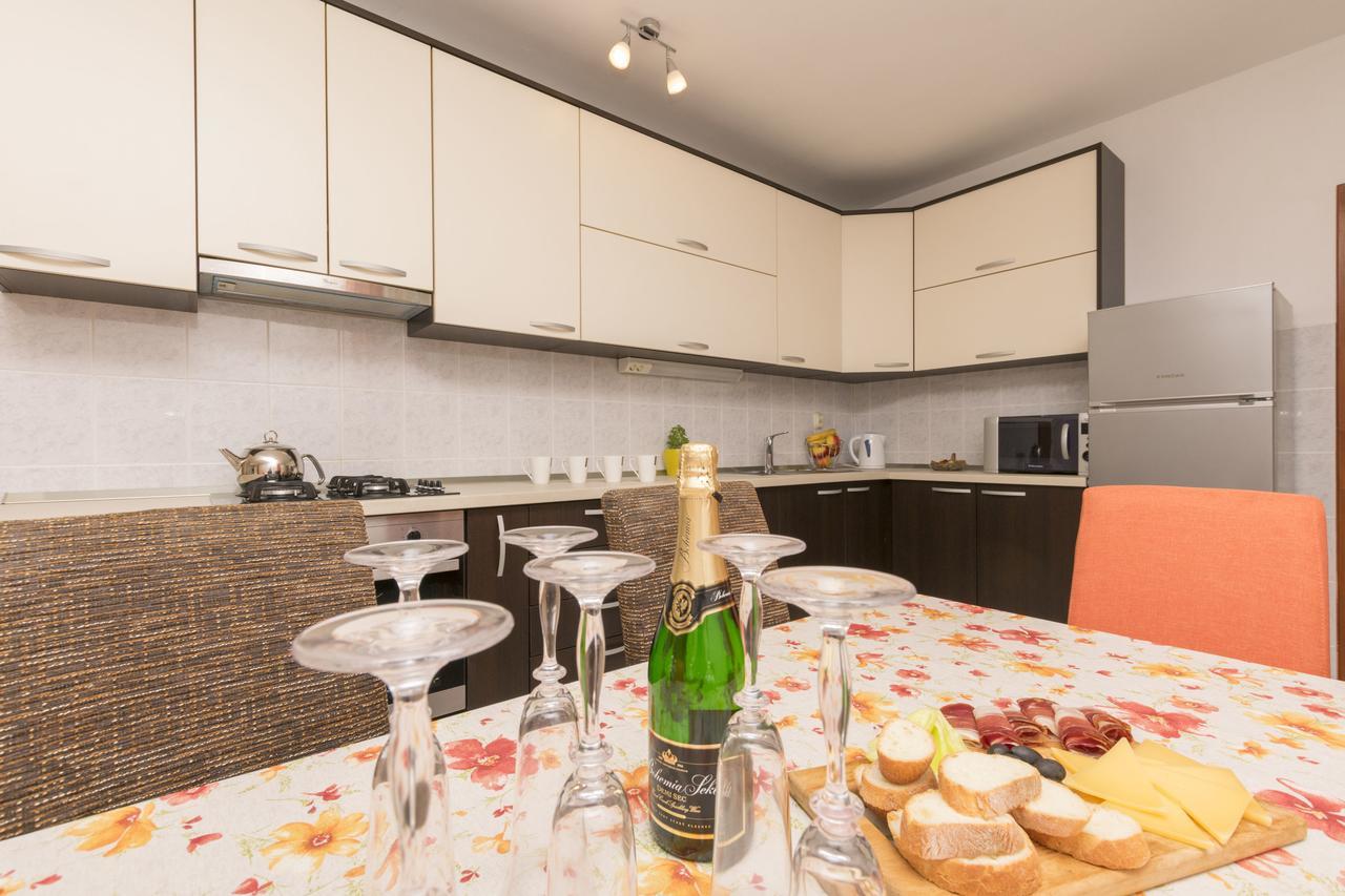 Apartment Petea Omiš Εξωτερικό φωτογραφία